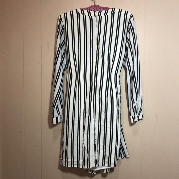 Black and White Striped Dress with Zipper - Picture 3 of 3